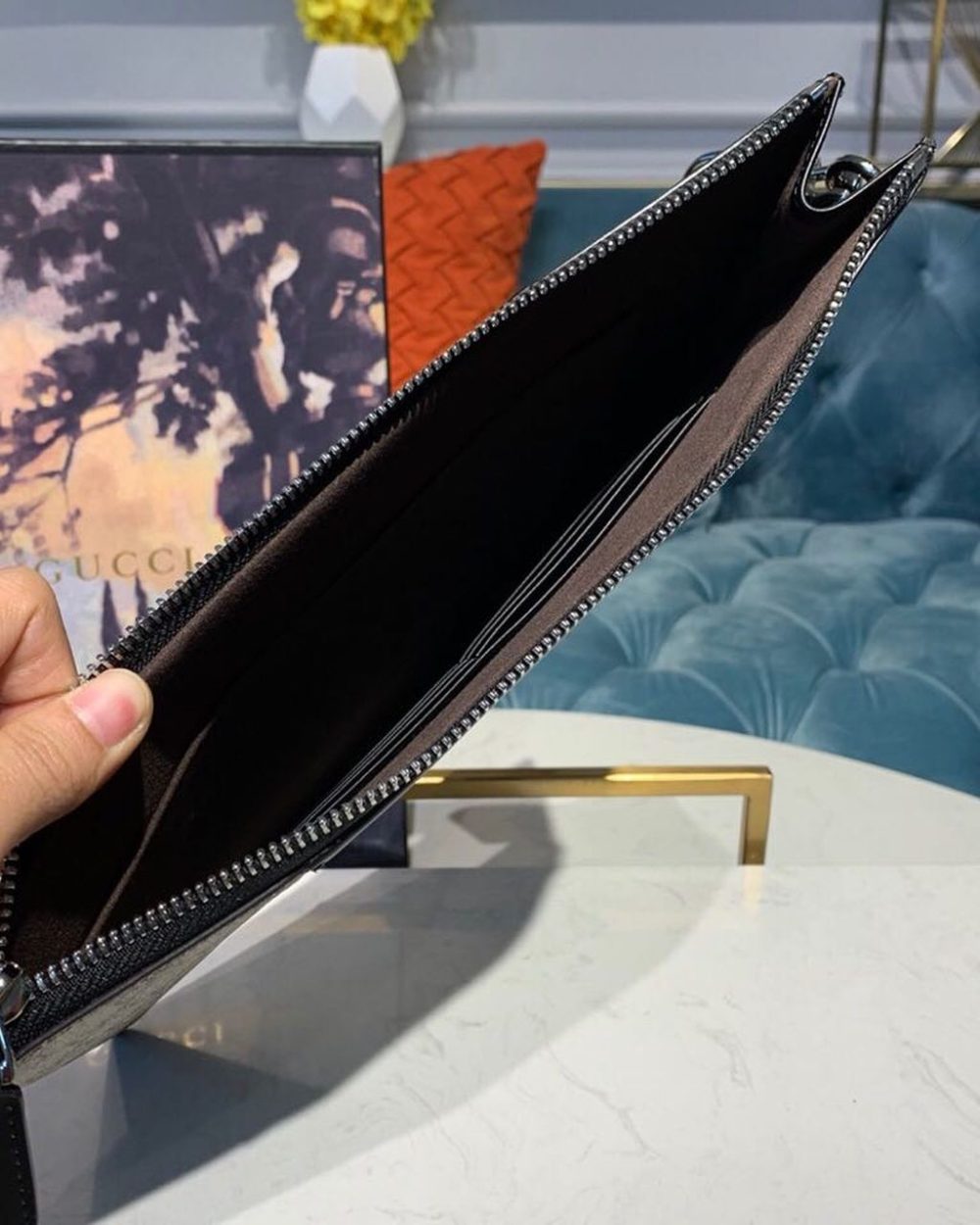 1:1 Replica Gucci GG Supreme Pouch Beige/Ebony GG Supreme Canvas For Men 12in/30cm GG 495017 KGDHN 9769