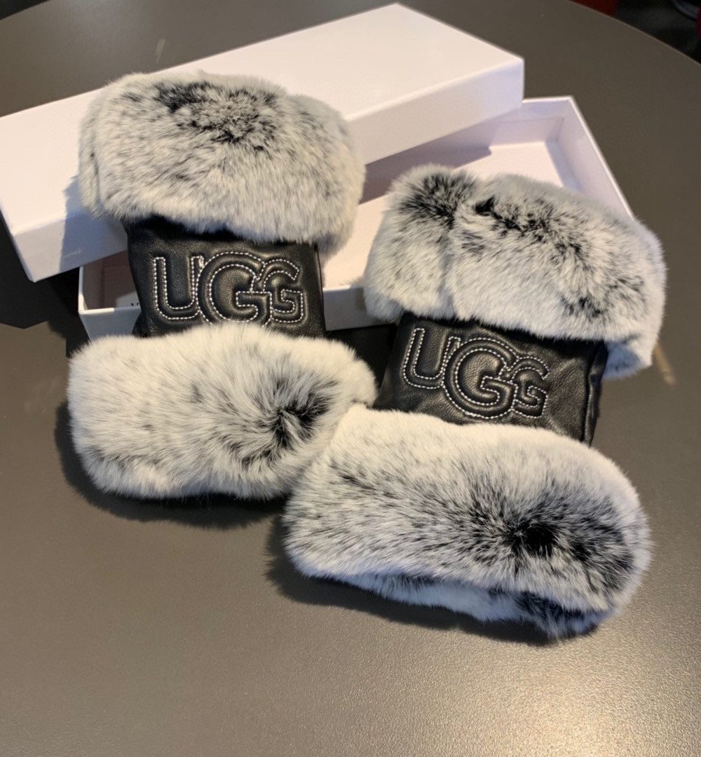 Gucci Gloves With Signature Double G Motif In Black