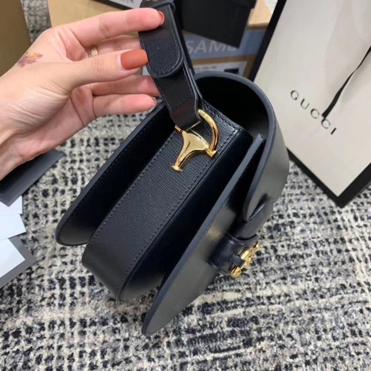 1:1 Replica Gucci Horsebit 1955 Shoulder Bag Black Textured With A Vintage Effect For Women 9.8in/25cm GG 602204 1DB0G 1000 - Image 17