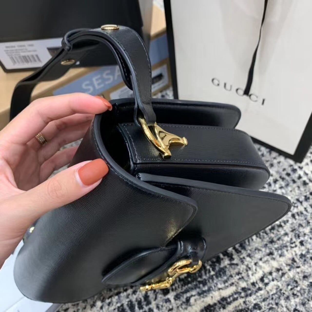 1:1 Replica Gucci Horsebit 1955 Shoulder Bag Black Textured With A Vintage Effect For Women 9.8in/25cm GG 602204 1DB0G 1000 - Image 9