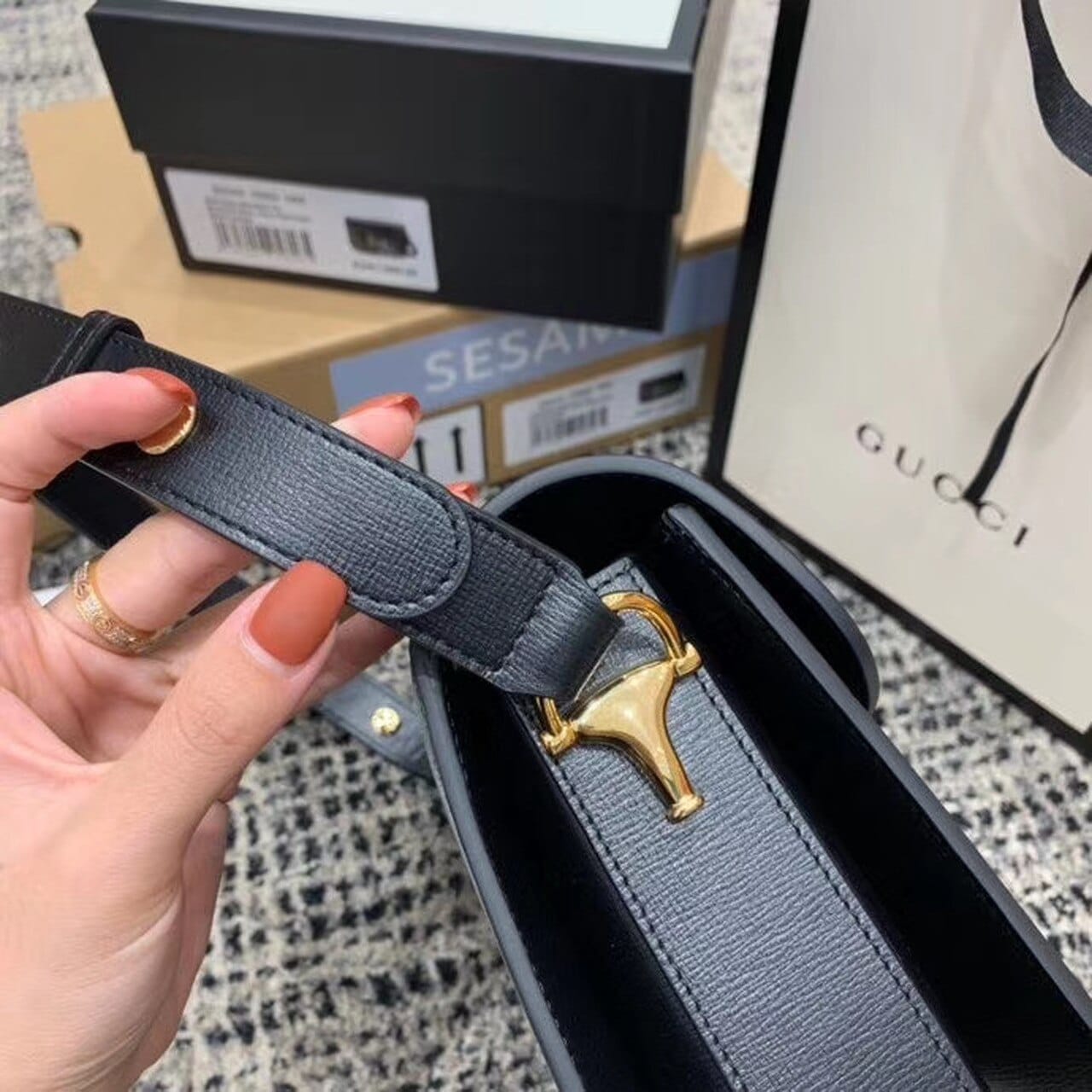 1:1 Replica Gucci Horsebit 1955 Shoulder Bag Black Textured With A Vintage Effect For Women 9.8in/25cm GG 602204 1DB0G 1000 - Image 3