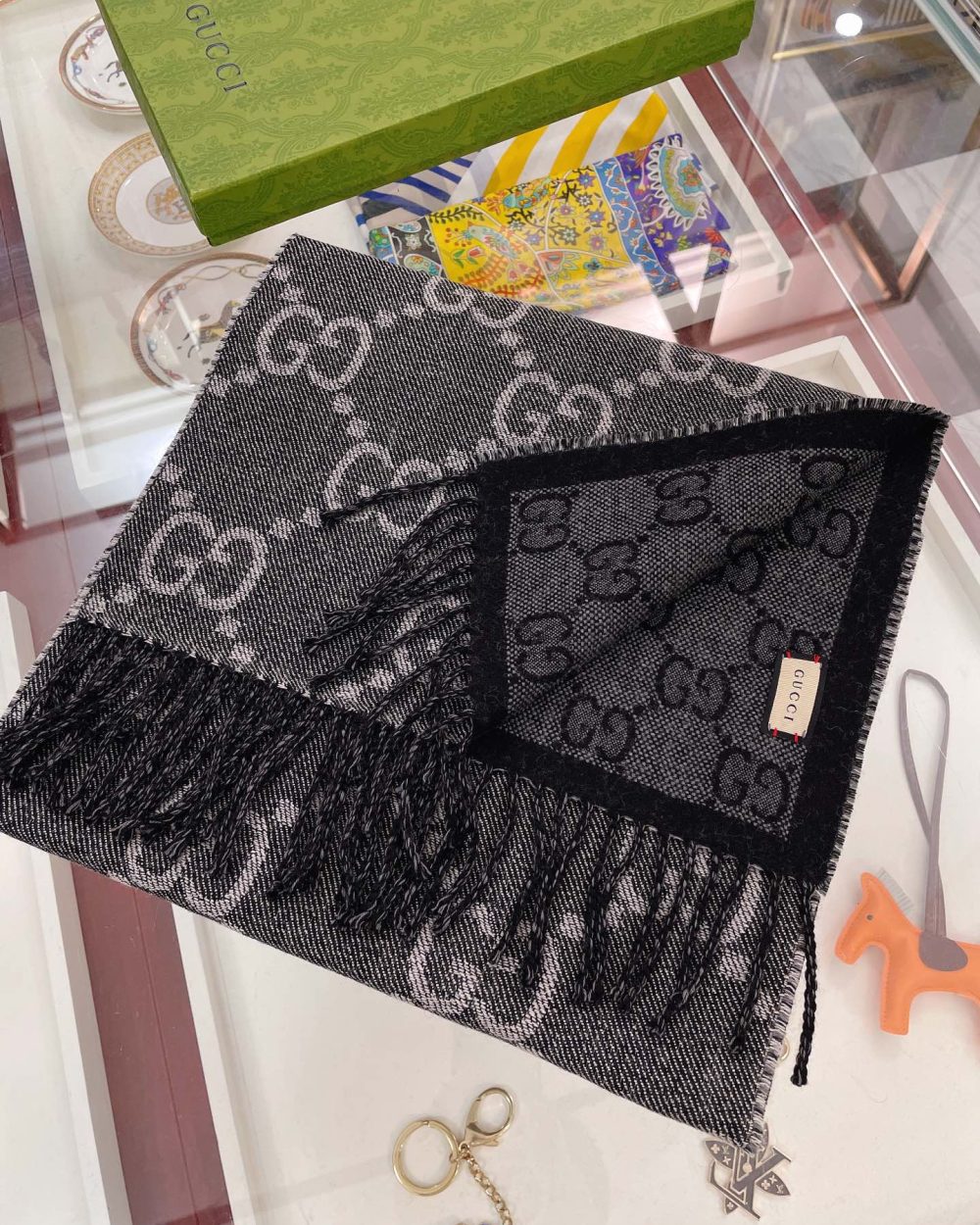 Gucci Jacquard Pattern Knit With Tassels Grey and Black 190cm/75in 676610 4G200 1061