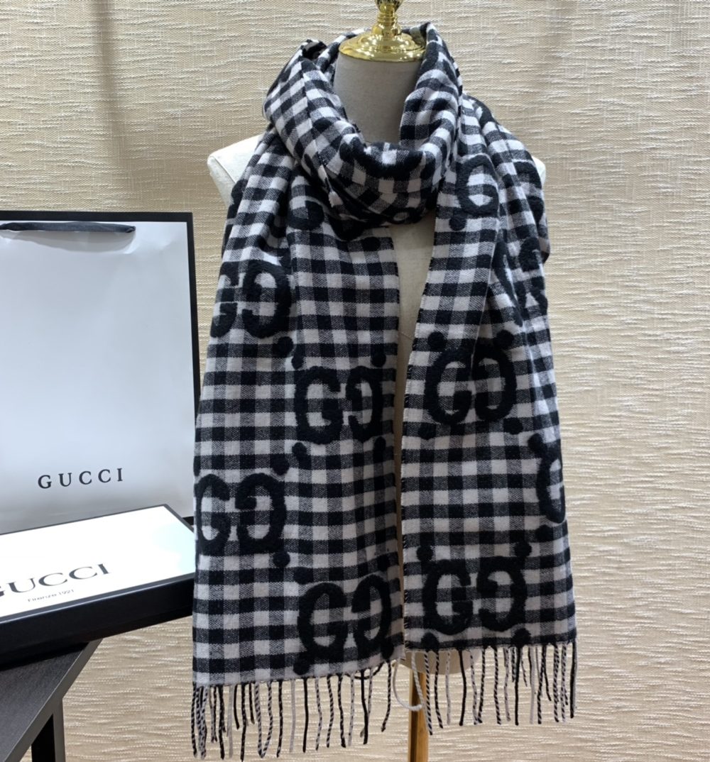 Gucci Jacquard Wool Scarf Dark Blue and Ivory Scarf 220cm/86.7in 644365 4G718 4178