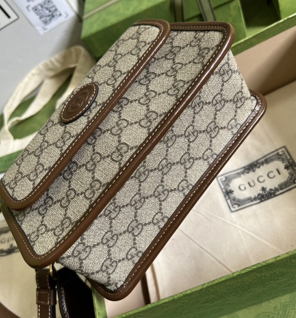 1:1 Replica Gucci Messenger Bag With Interlocking G Beige And Ebony GG Supreme Canvas And Brown For Men 8in/21cm GG 674164 92THG