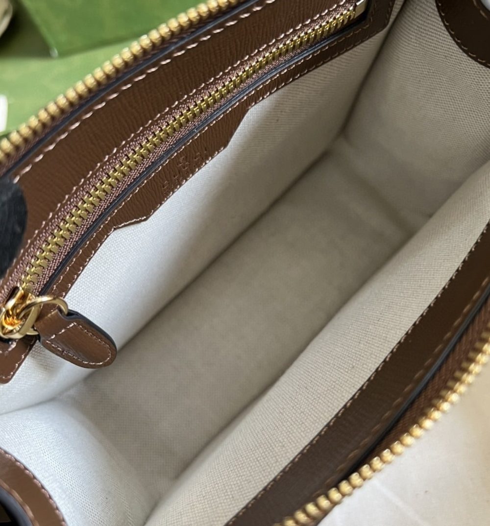 1:1 Replica Gucci Messenger Bag With Interlocking G Beige And Ebony GG Supreme Canvas And Brown For Men 8in/21cm GG 674164 92THG