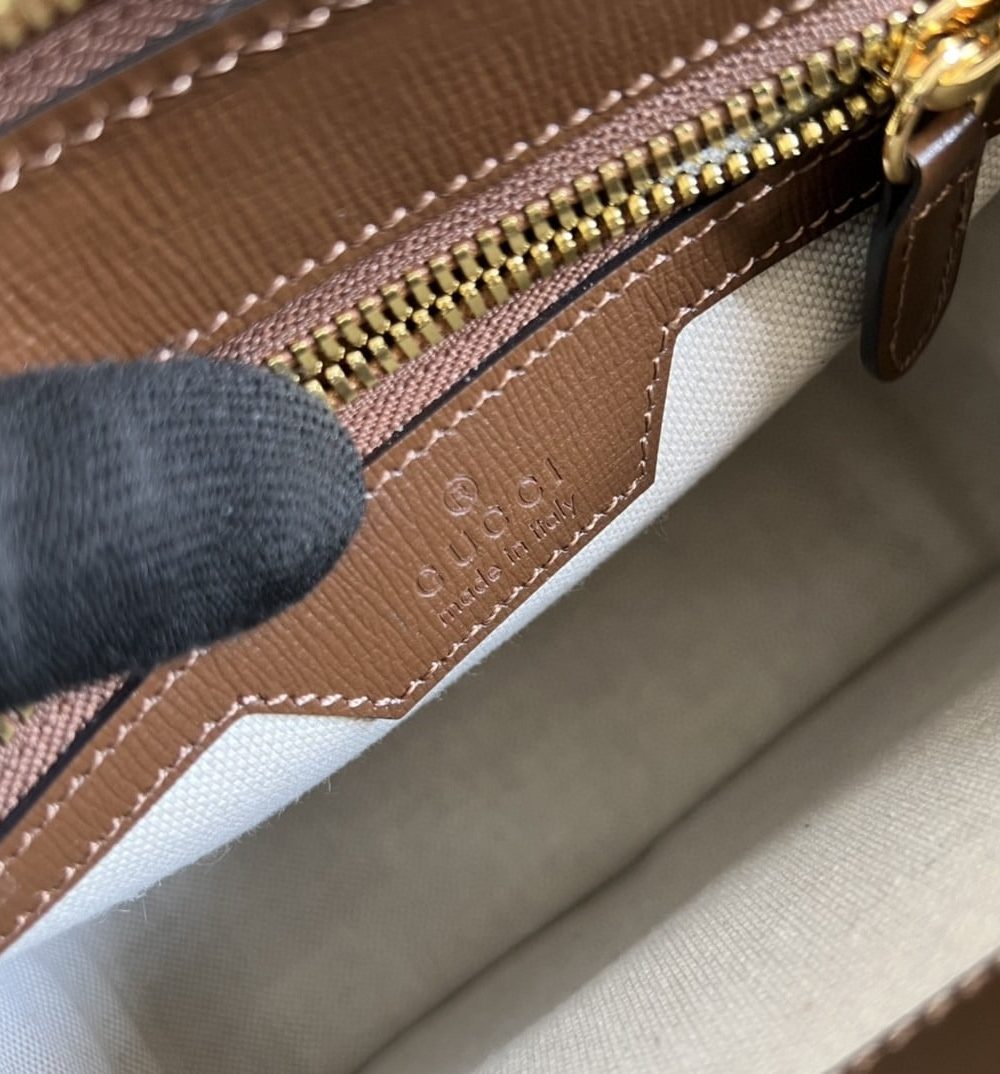 1:1 Replica Gucci Messenger Bag With Interlocking G Beige And Ebony GG Supreme Canvas And Brown For Men 8in/21cm GG 674164 92THG