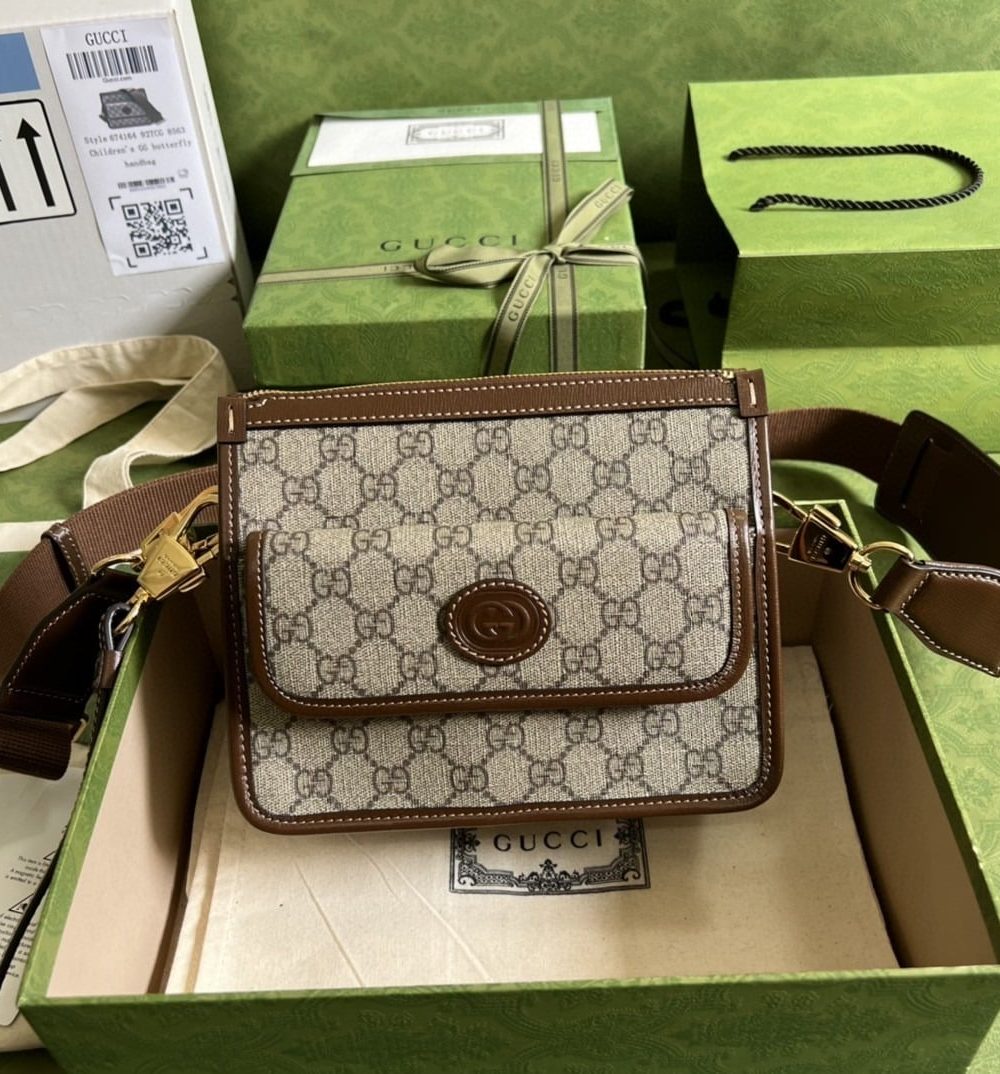 1:1 Replica Gucci Messenger Bag With Interlocking G Beige And Ebony GG Supreme Canvas And Brown For Men 8in/21cm GG 674164 92THG