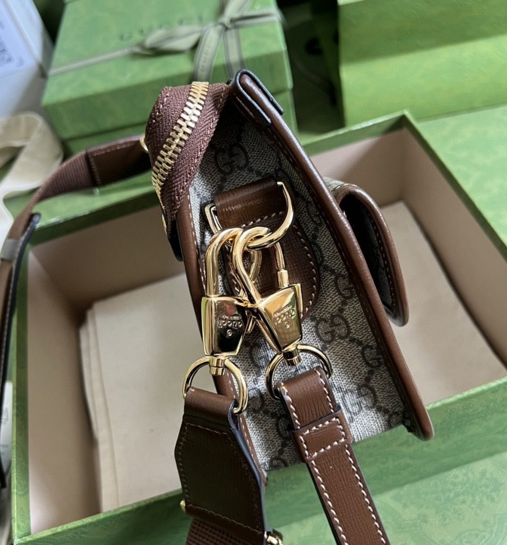 1:1 Replica Gucci Messenger Bag With Interlocking G Beige And Ebony GG Supreme Canvas And Brown For Men 8in/21cm GG 674164 92THG