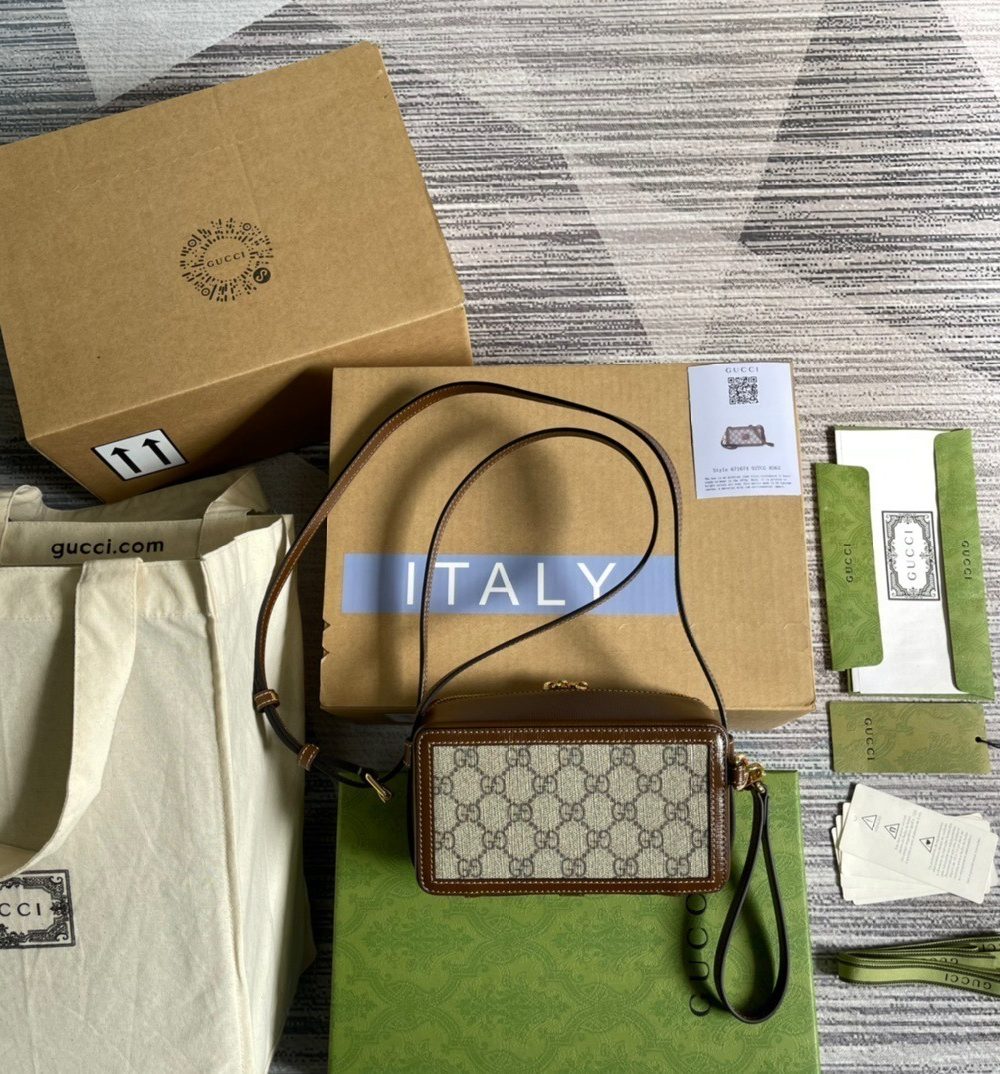 1:1 Replica Gucci Mini Bag With Interlocking G Beige And Ebony GG Supreme Canvas And Brown For Women 9in/23cm GG