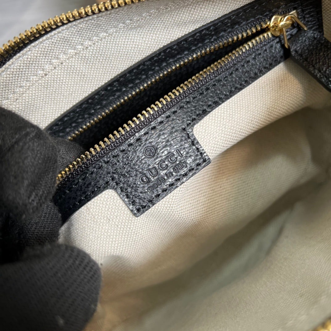 1:1 Replica Gucci Shoulder Bag With Interlocking G Black And White GG Supreme Canvas For Women 9.6in/24.5cm GG - Image 9