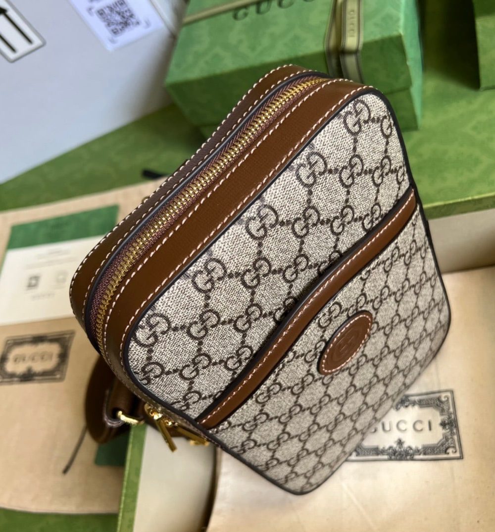 1:1 Replica Gucci Sling Backpack With Interlocking G Beige And Ebony GG Supreme Canvas For Men 9.4in/24cm GG 696016 92THG 8563