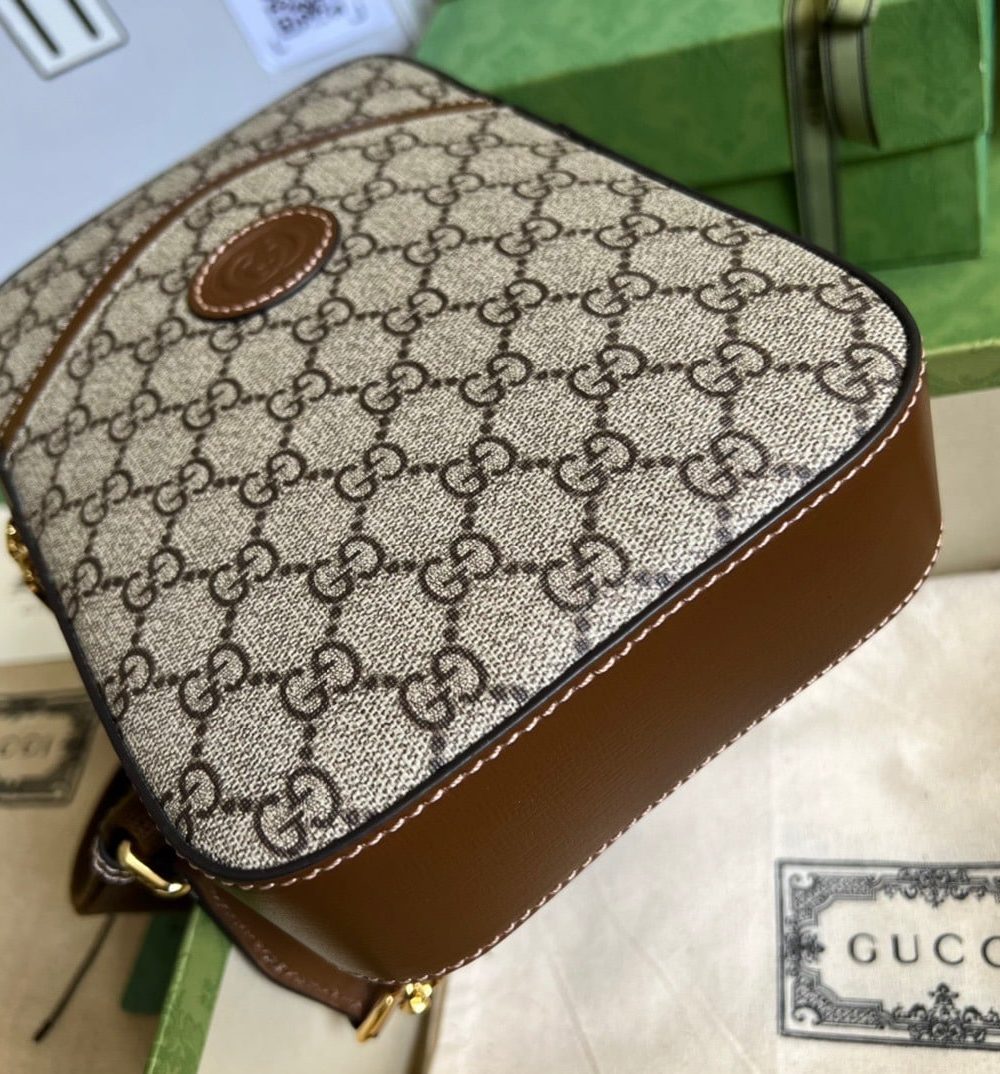 1:1 Replica Gucci Sling Backpack With Interlocking G Beige And Ebony GG Supreme Canvas For Men 9.4in/24cm GG 696016 92THG 8563