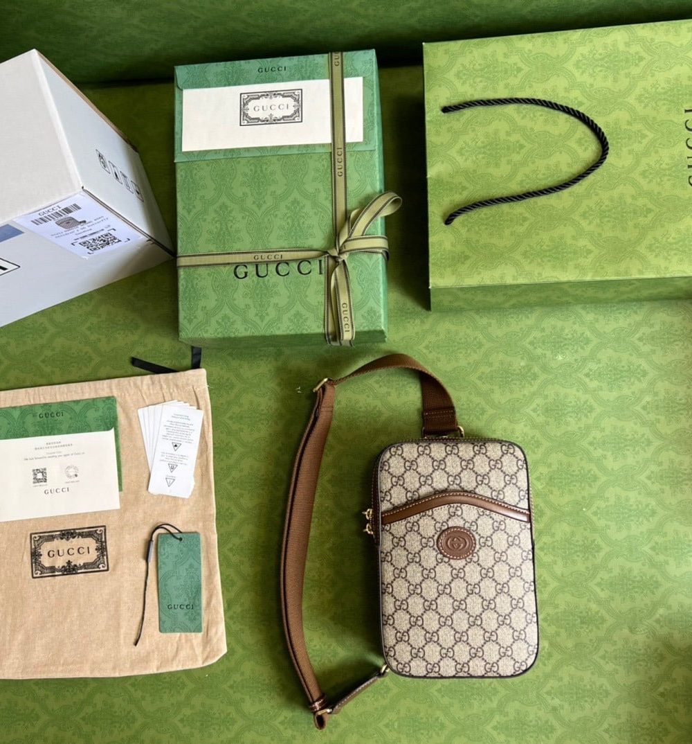 1:1 Replica Gucci Sling Backpack With Interlocking G Beige And Ebony GG Supreme Canvas For Men 9.4in/24cm GG 696016 92THG 8563