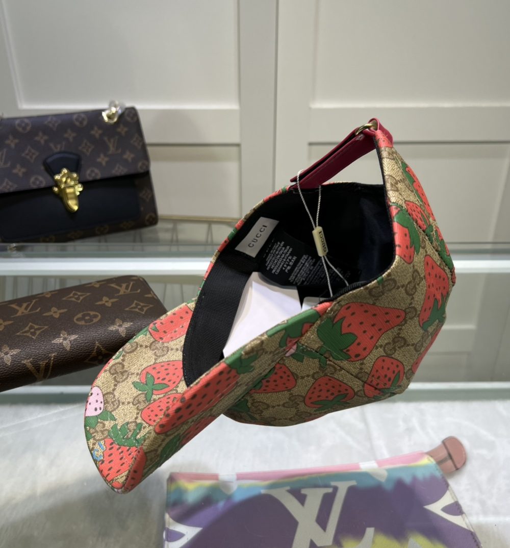 Gucci Strawberry Supreme Baseball Hat Beige GG Hat