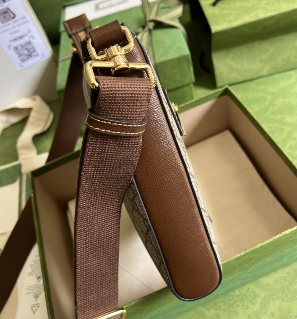 1:1 Replica Gucci Supreme Messenger Bag Beige And Ebony GG Supreme Canvas For Women 9.3in/23.5cm GG 681021 92THG 8563