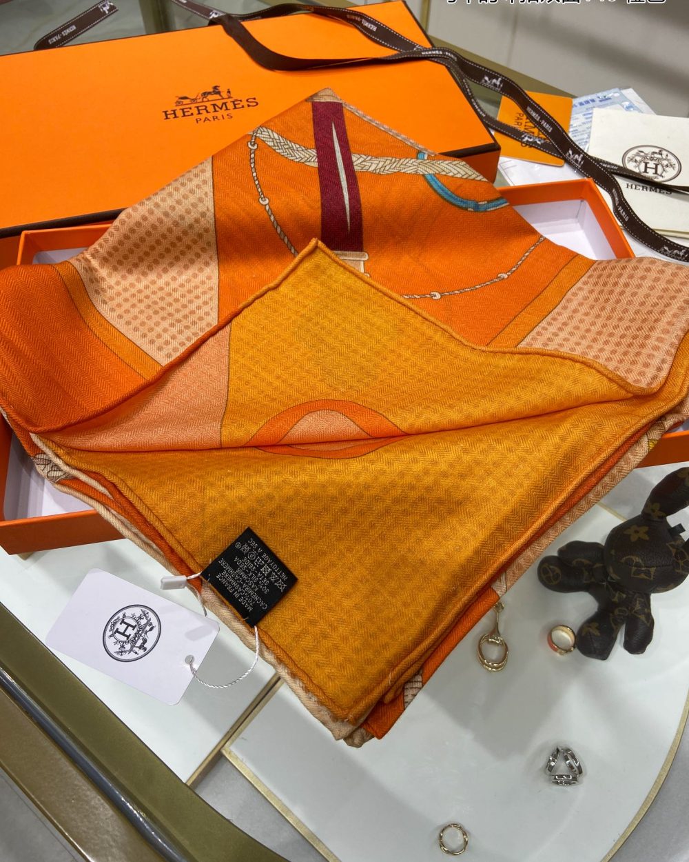 Hermes Clic-Clac Double Face Bouton D'or/Beige/Crème Clair Scarf 140cm/55in 