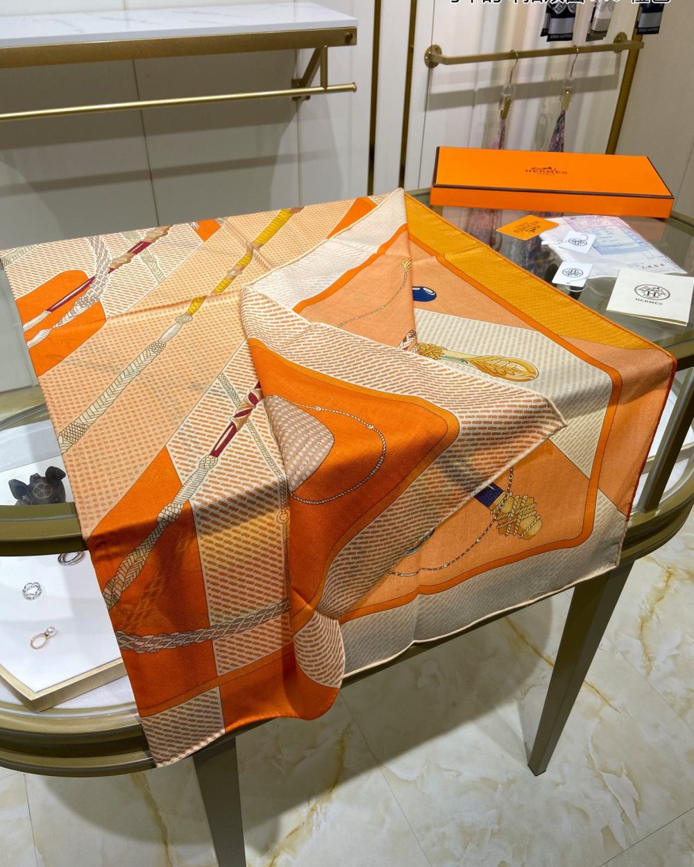 Hermes Clic-Clac Double Face Bouton D'or/Beige/Crème Clair Scarf 140cm/55in