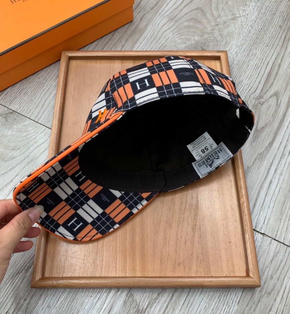 Hermes Davis H Primavera Cap Caro White/Black Hermes Cap