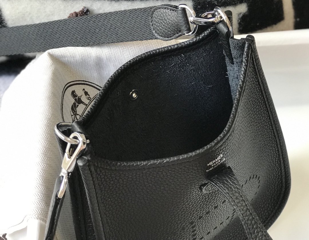 1:1 Replica Hermes Evelyne 16 Amazone Bag Black With Silver-Toned Hardware For Women, Women's Shoulder And Crossbody Bags 6.3in/16cm H069426CKAV - Image 6