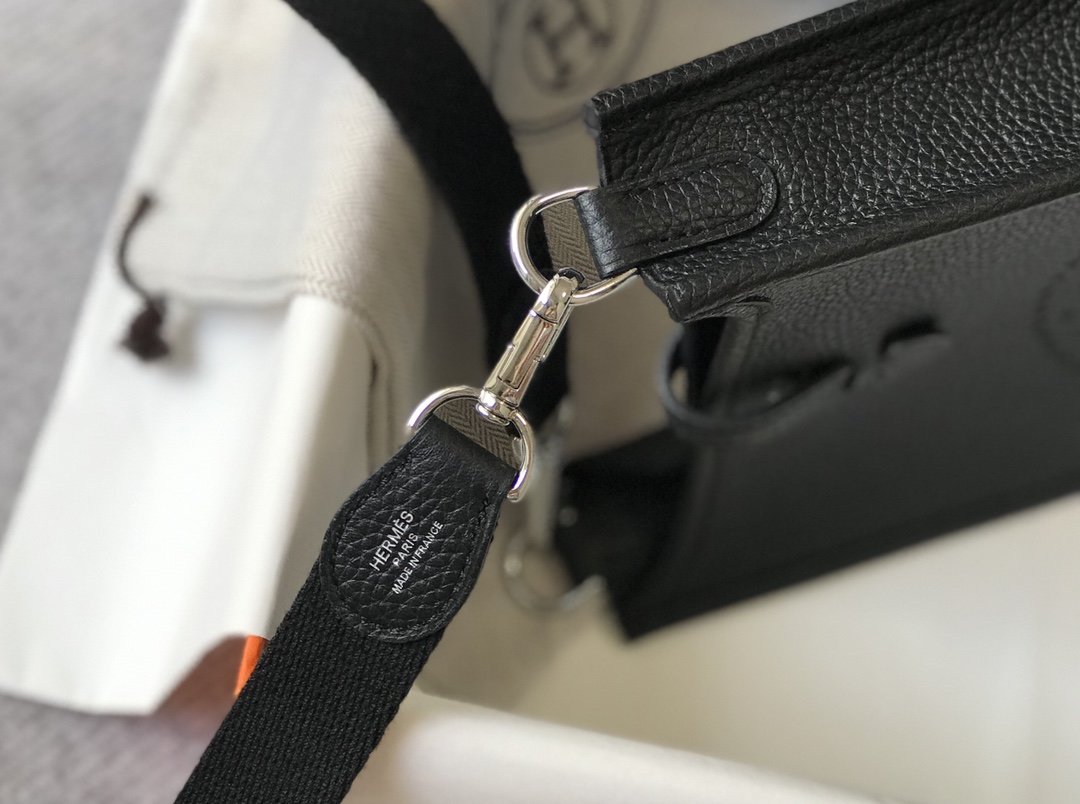 1:1 Replica Hermes Evelyne 16 Amazone Bag Black With Silver-Toned Hardware For Women, Women's Shoulder And Crossbody Bags 6.3in/16cm H069426CKAV - Image 5