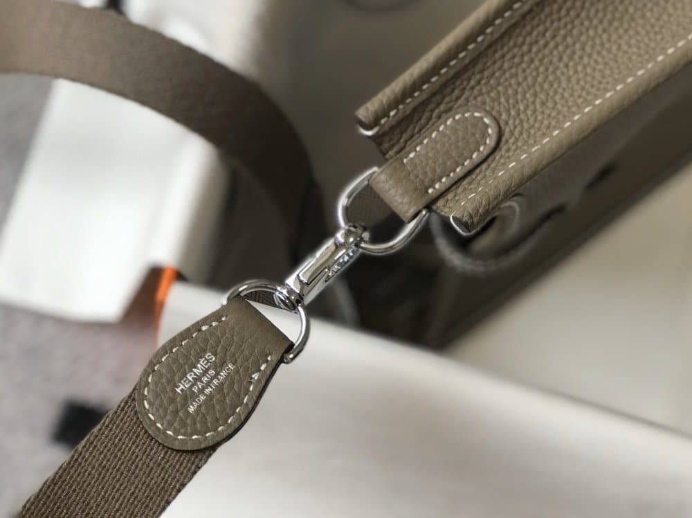 1:1 Replica Hermes Evelyne 16 Amazone Bag Etoupe With Silver-Toned Hardware For Women, Women's Shoulder And Crossbody Bags 6.3in/16cm H069426CKBF