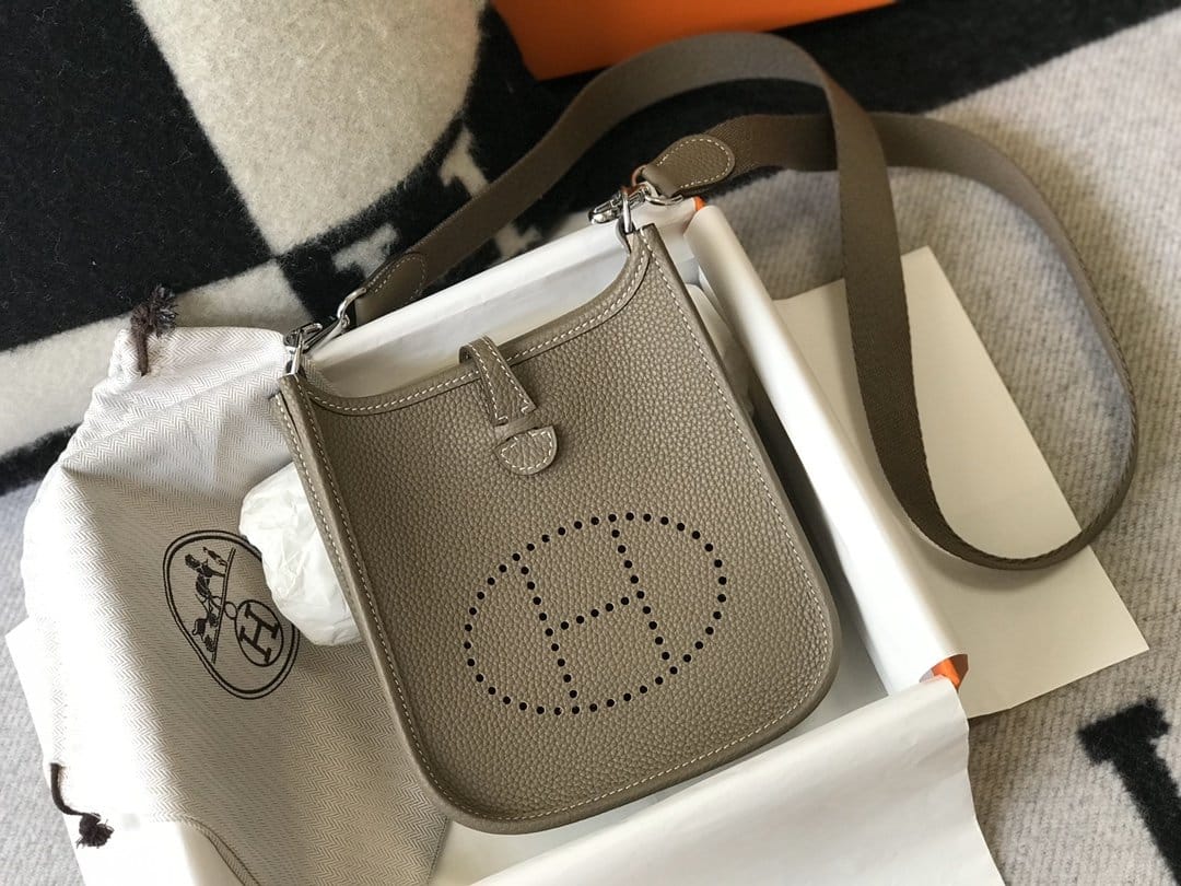 1:1 Replica Hermes Evelyne 16 Amazone Bag Etoupe With Silver-Toned Hardware For Women, Women's Shoulder And Crossbody Bags 6.3in/16cm H069426CKBF