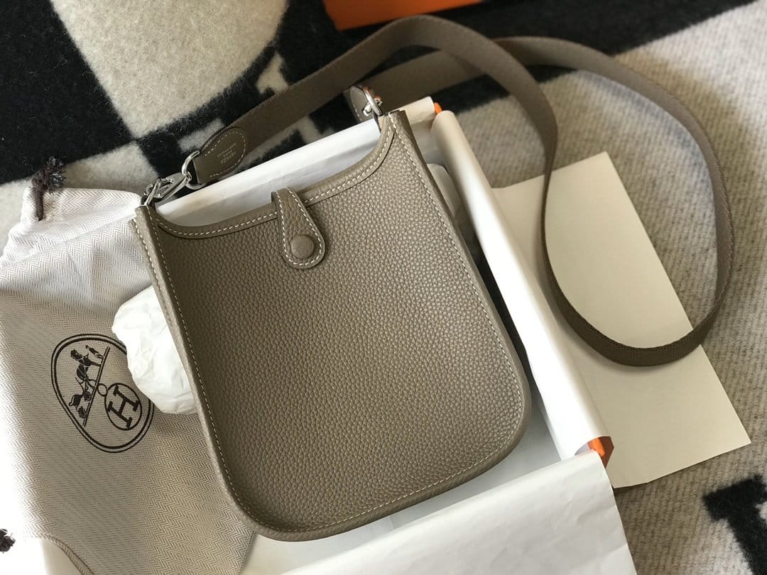 1:1 Replica Hermes Evelyne 16 Amazone Bag Etoupe With Silver-Toned Hardware For Women, Women's Shoulder And Crossbody Bags 6.3in/16cm H069426CKBF - Image 3