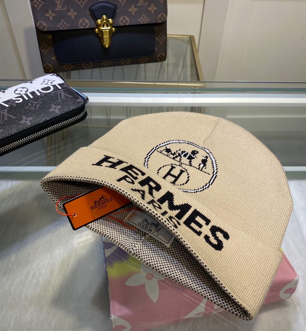 Hermes Frequence Beanie In Beige