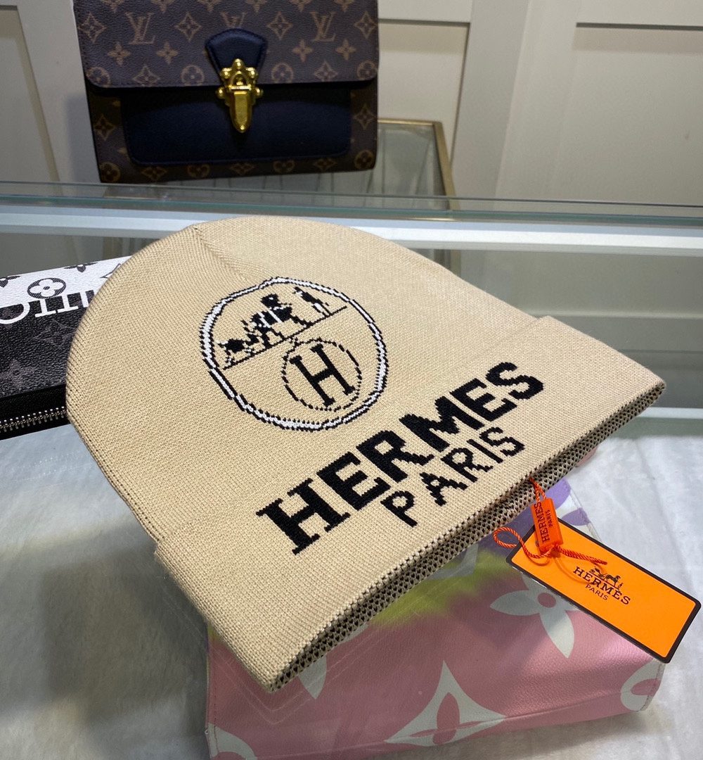 Hermes Frequence Beanie In Beige