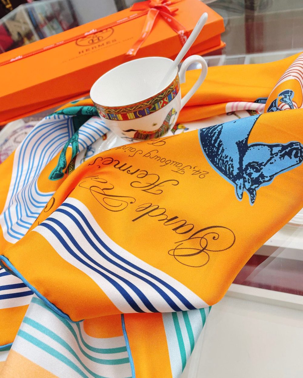 Hermes Garde-Robe Pop Detail Abricot/Rose/Bleu Square Scarf 90cm/35in H893888S 01