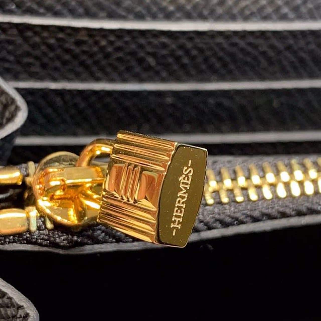 1:1 Replica Hermes Kelly Wallet To Go Woc Black With Gold Toned Hardware Bag For Women 8.2in/21cm - Image 17