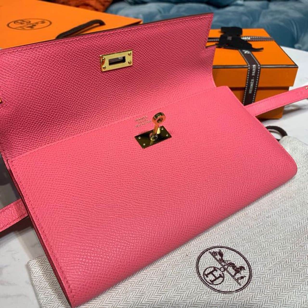 1:1 Replica Hermes Kelly Wallet To Go Woc Pink With Gold Toned Hardware Bag For Women 8.2in/21cm - Image 9