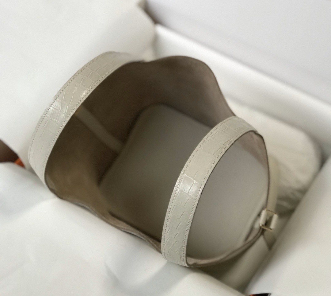 1:1 Replica Hermes Picotin Lock 18 White Bag With Gold-Toned Hardware For Women, Women's Handbags 7.1in/18cm - Image 6