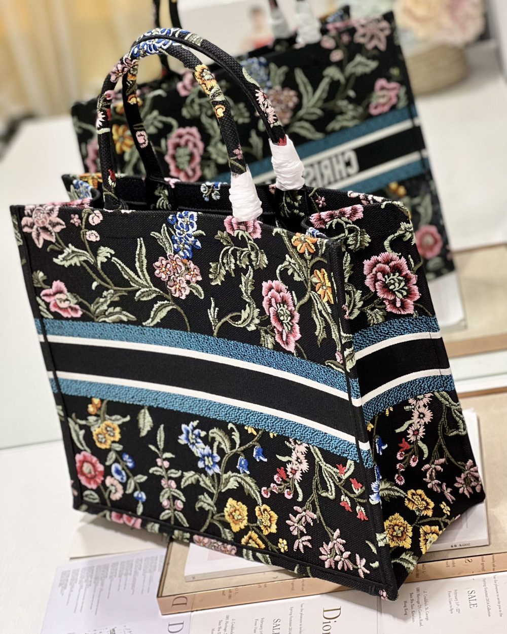 1:1 Replica Large Dior Tote Bag Black/White For Women 16.5 in/ 42cm M1286ZEAU_M911