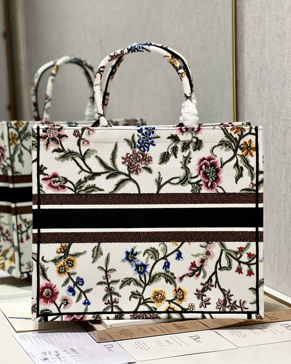 1:1 Replica Large Dior Tote Bag Black/White For Women 16.5 in/ 42cm M1286ZEAU_M911