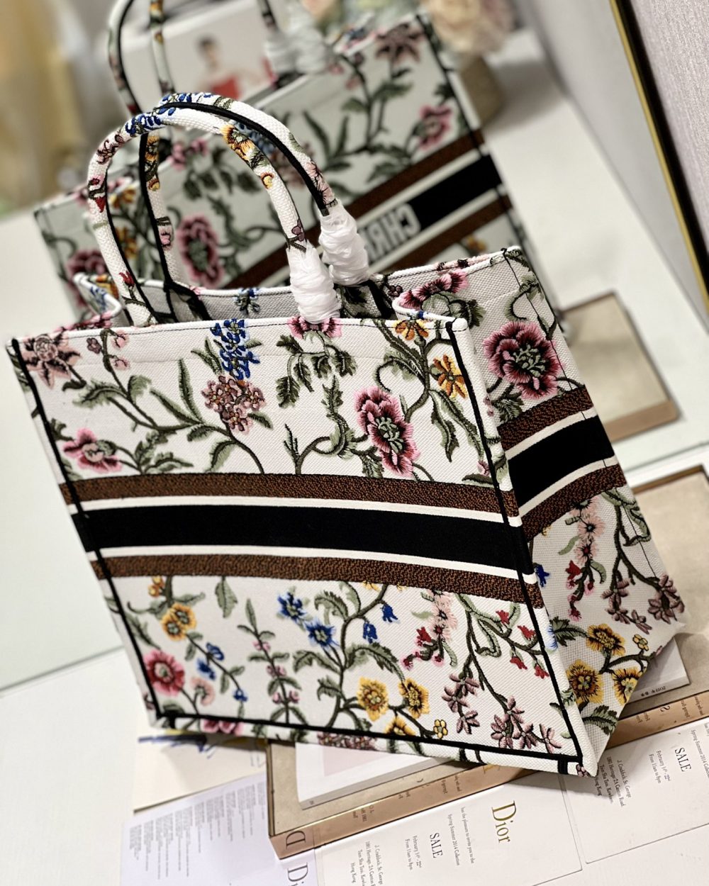 1:1 Replica Large Dior Tote Bag Black/White For Women 16.5 in/ 42cm M1286ZEAU_M911