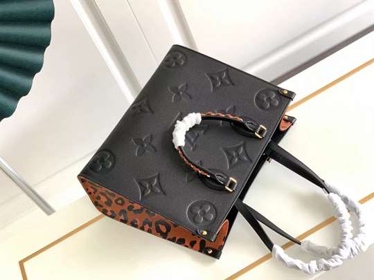 LC160 - Louis Vuitton Women’s Fashion Bag - Image 4