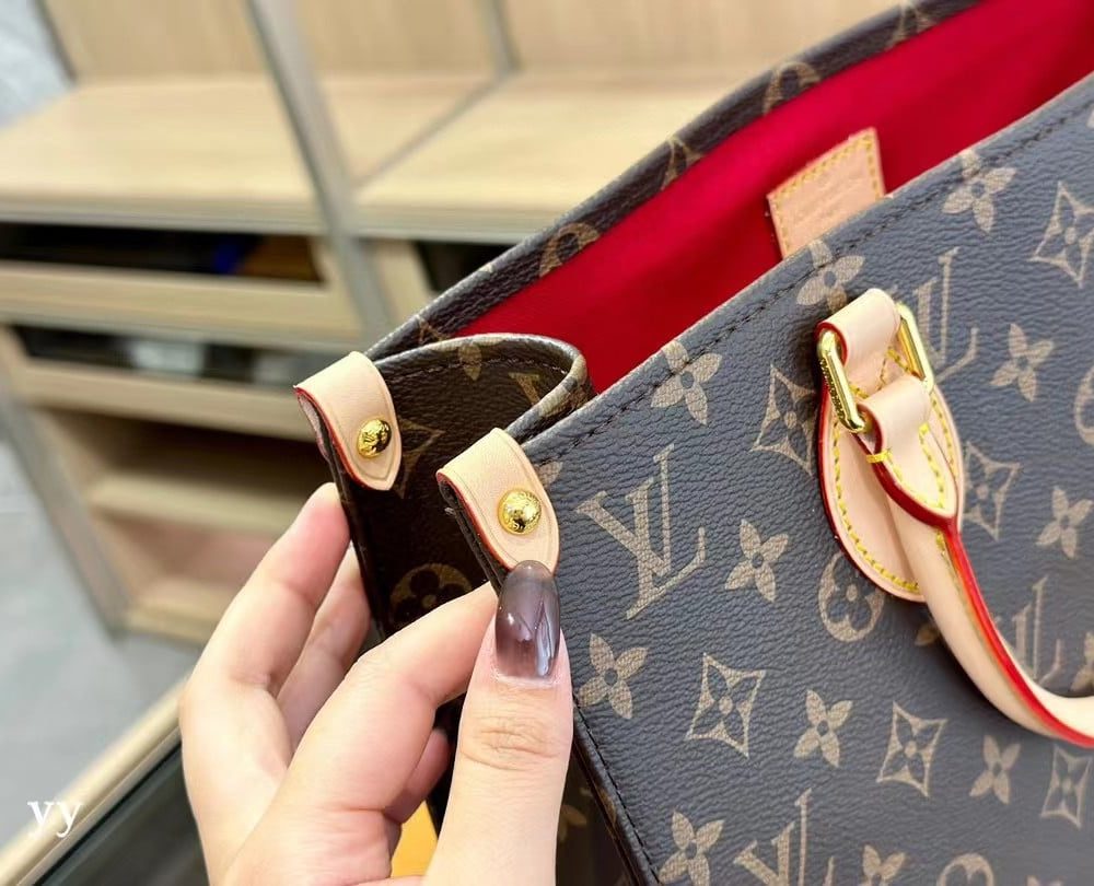 LC164 - Louis Vuitton Women’s Fashion Bag