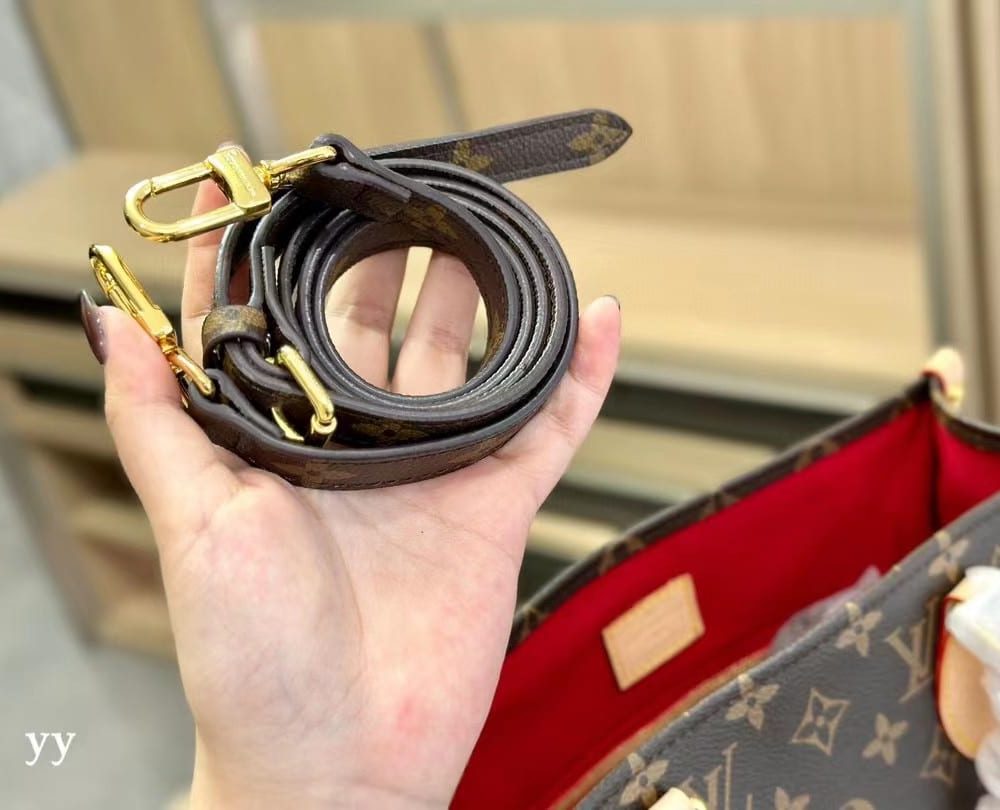 LC164 - Louis Vuitton Women’s Fashion Bag