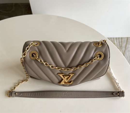 LC178 - Louis Vuitton Women’s Fashion Bag - Image 5