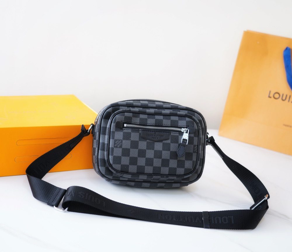 LC269 - Louis Vuitton Black Fashion Bag