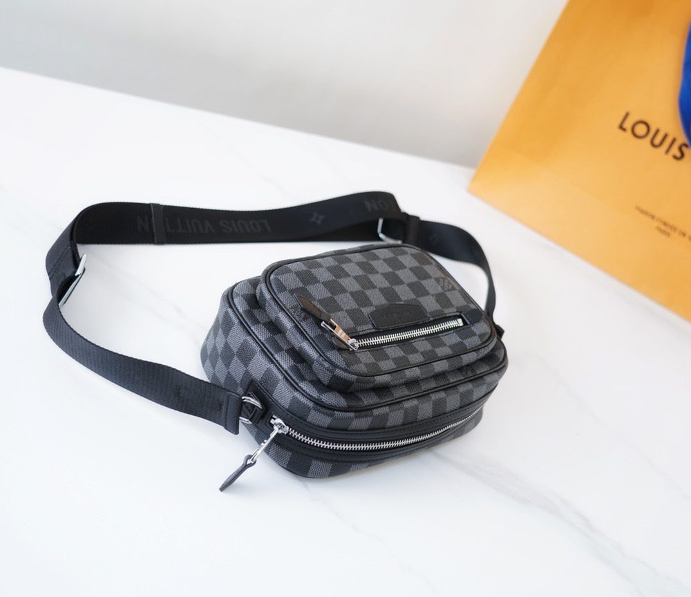 LC269 - Louis Vuitton Black Fashion Bag
