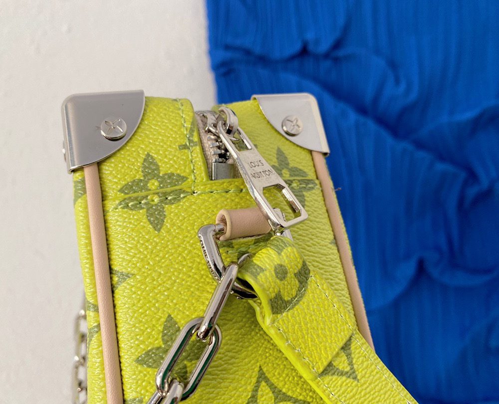 LC272 - Louis Vuitton Fashion Bag