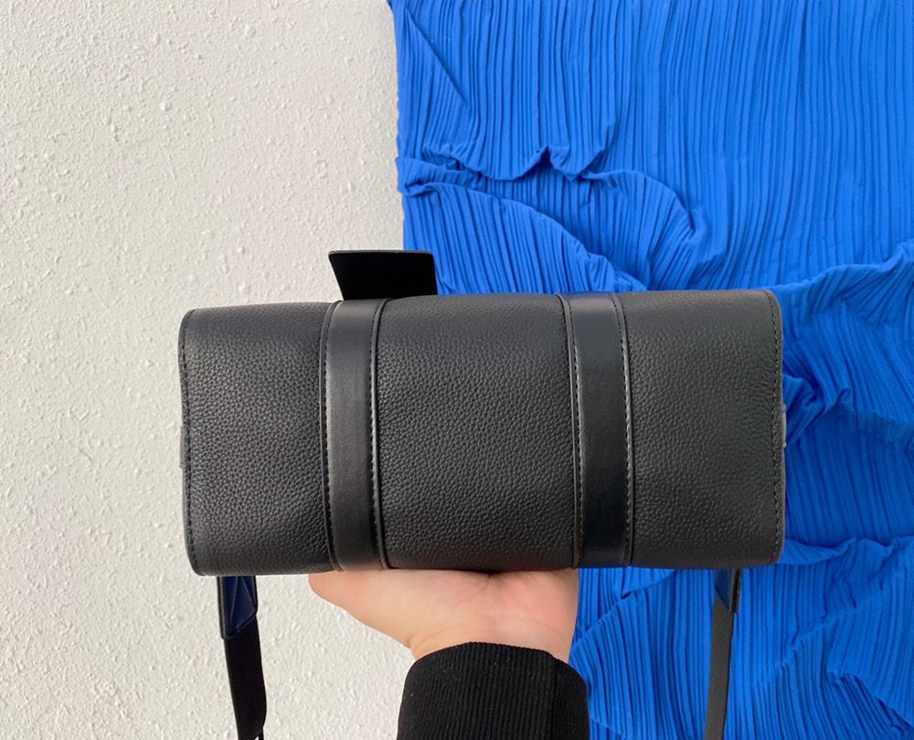 LC291 - Louis Vuitton Black Fashion Bag