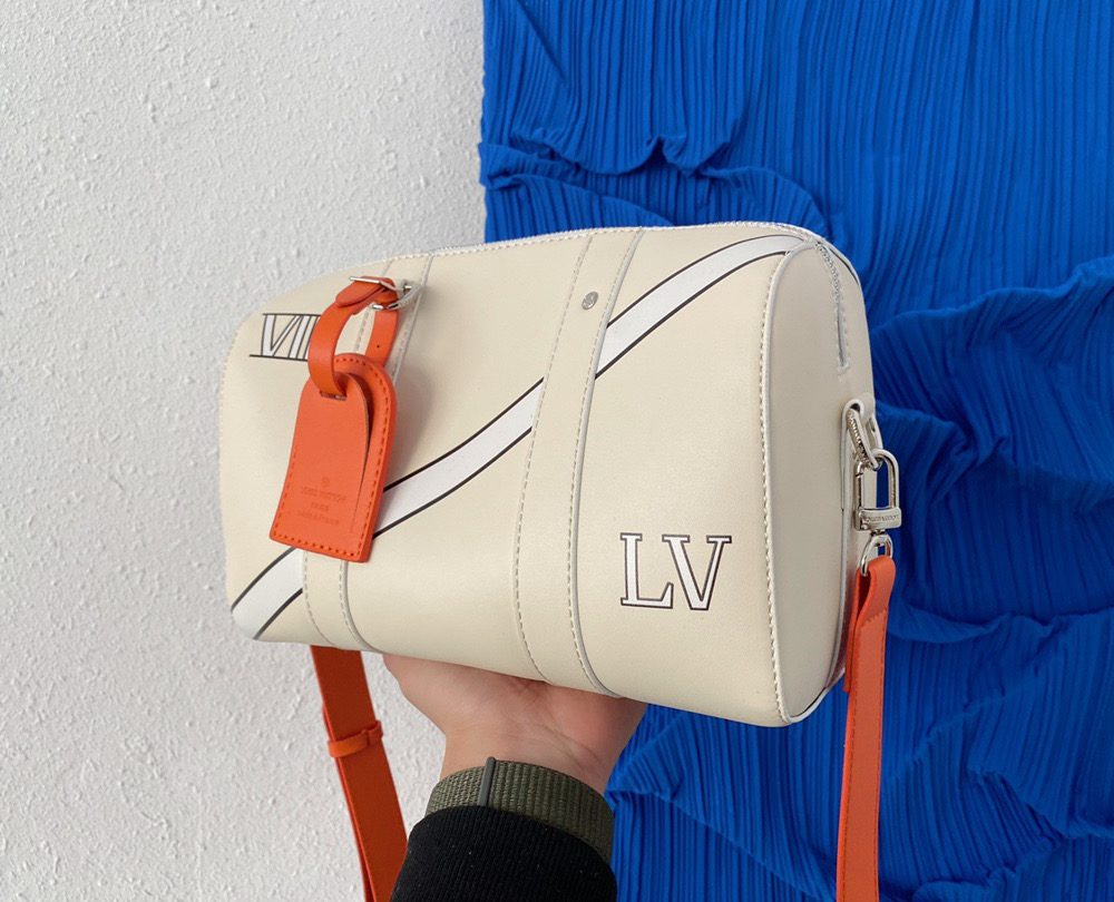 LC291 - Louis Vuitton White Fashion Bag