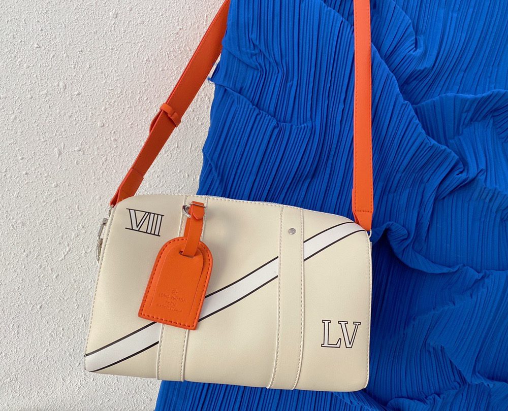 LC291 - Louis Vuitton White Fashion Bag