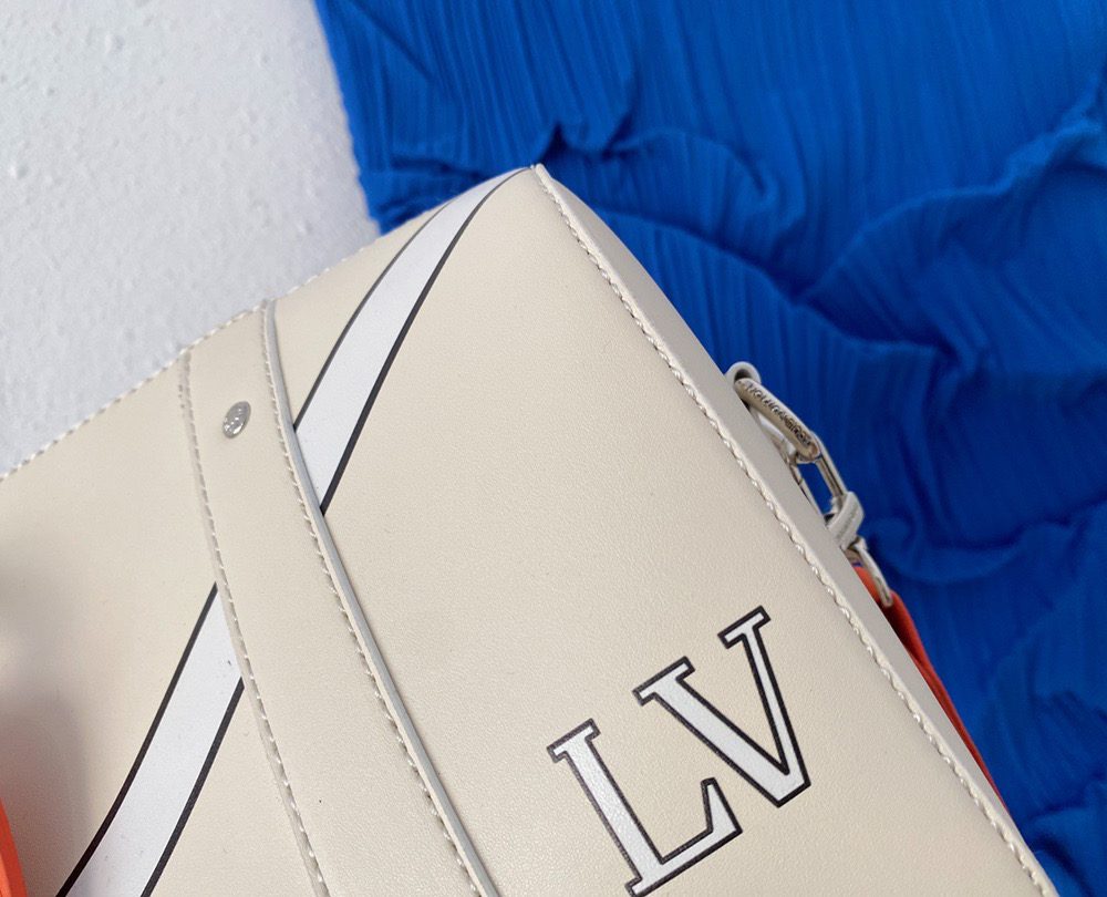 LC291 - Louis Vuitton White Fashion Bag