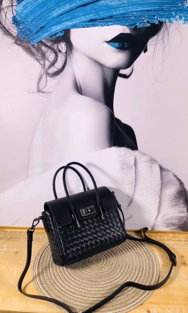 LC33 - Women's Fashion Bag.