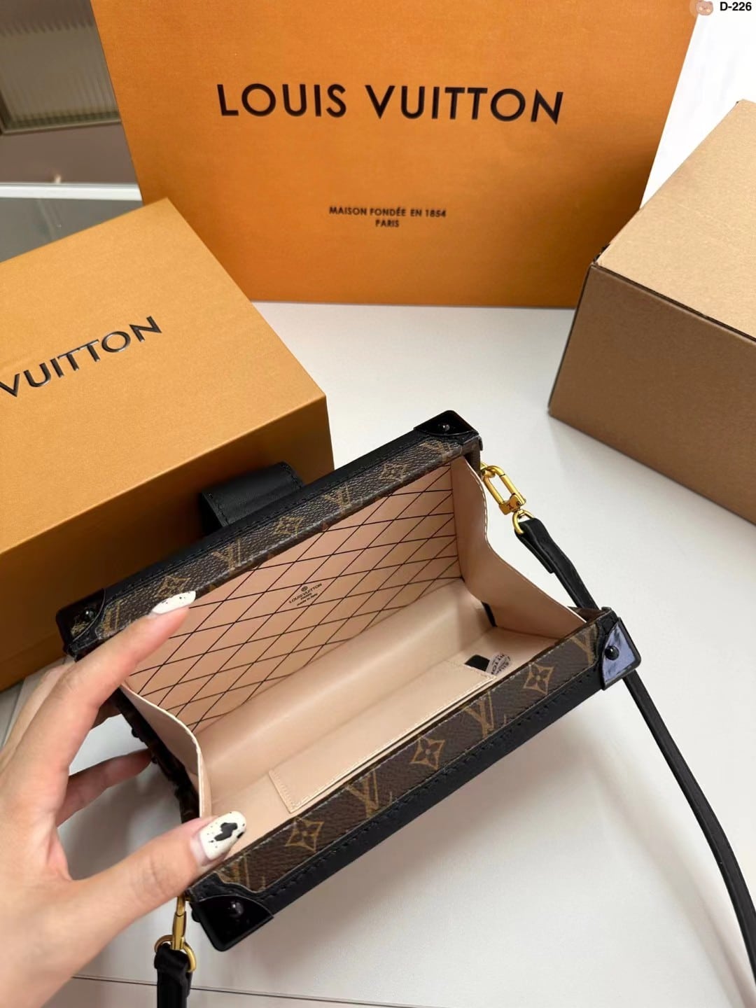 LC572 – Women’s Fashion Bag - Image 9