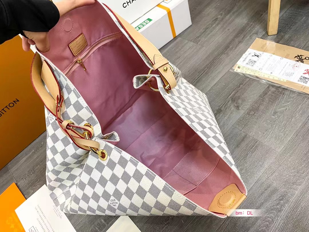 LC573 – Women’s Fashion Bag - Image 9